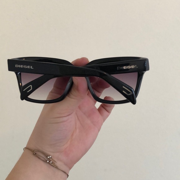 Women’s Diesel Sunglasses - Picture 2 of 2